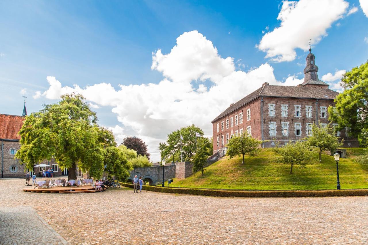 Bed and Breakfast Landgoed Kasteel Limbricht Esterno foto